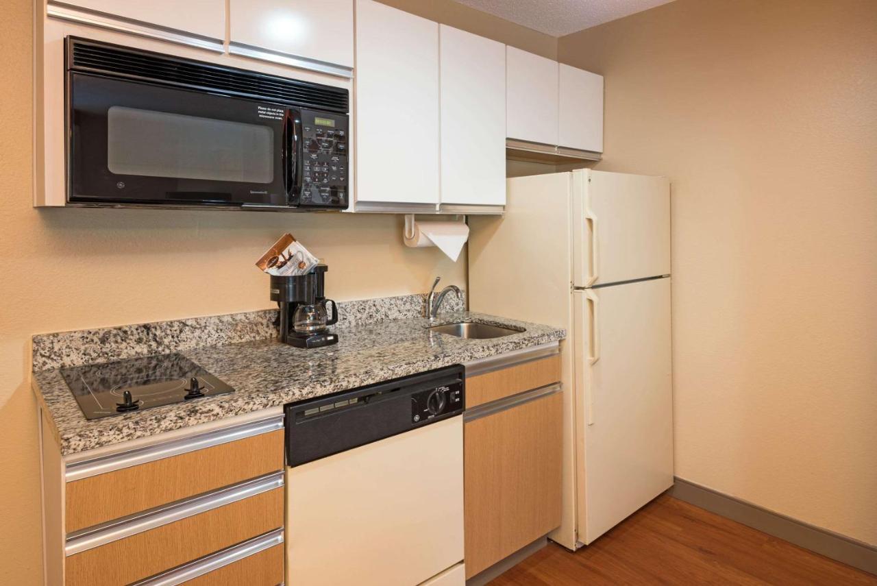 Mainstay Suites Detroit Farmington Hills Exterior foto